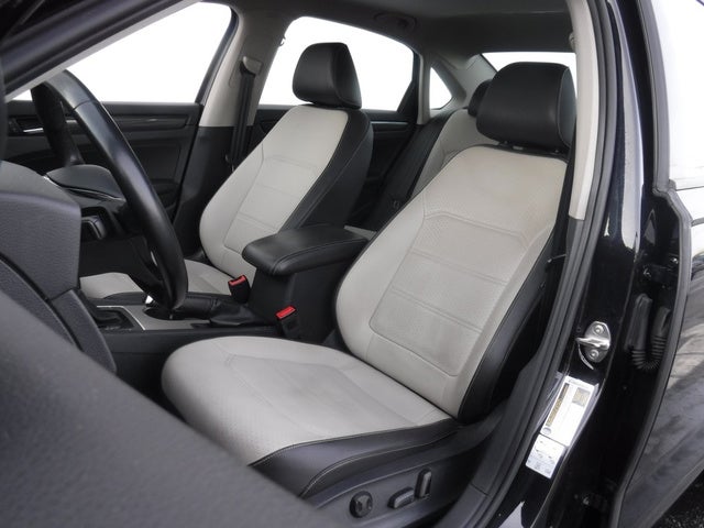 2020 Volkswagen Passat 2.0T R-Line