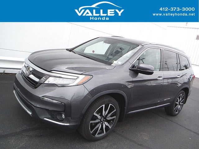 2019 Honda Pilot Touring w/Rear Captain's Chairs