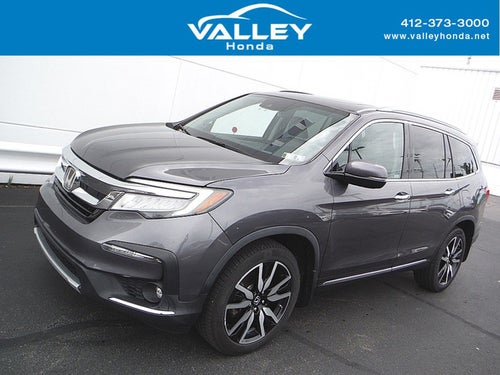 2019 Honda Pilot Touring w/Rear Captain's Chairs