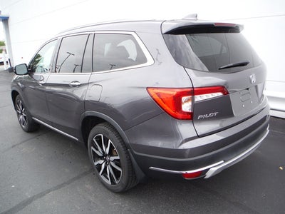 2019 Honda Pilot Touring w/Rear Captain's Chairs