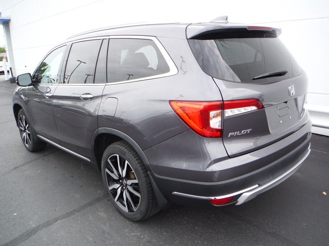 2019 Honda Pilot Touring w/Rear Captain's Chairs