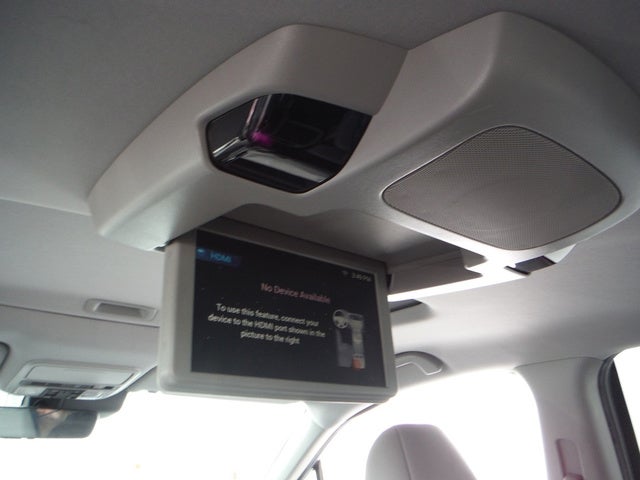 2019 Honda Pilot Touring w/Rear Captain's Chairs