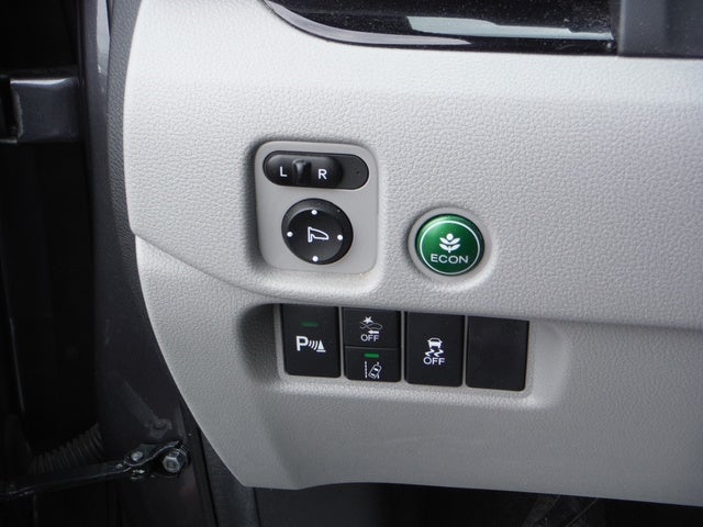 2019 Honda Pilot Touring w/Rear Captain's Chairs