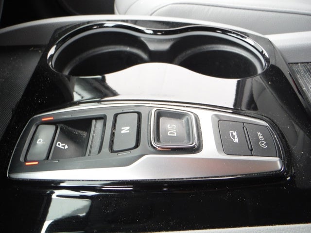 2019 Honda Pilot Touring w/Rear Captain's Chairs