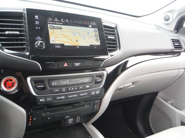 2019 Honda Pilot Touring w/Rear Captain's Chairs