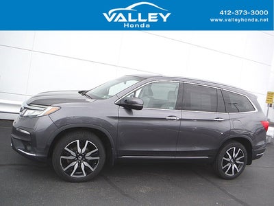 2019 Honda Pilot Touring w/Rear Captain's Chairs