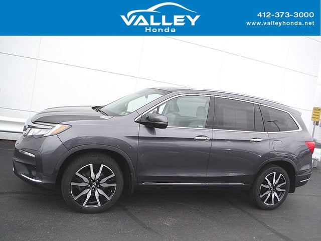 2019 Honda Pilot Touring w/Rear Captain's Chairs