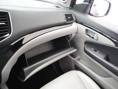 2019 Honda Pilot Touring w/Rear Captain's Chairs