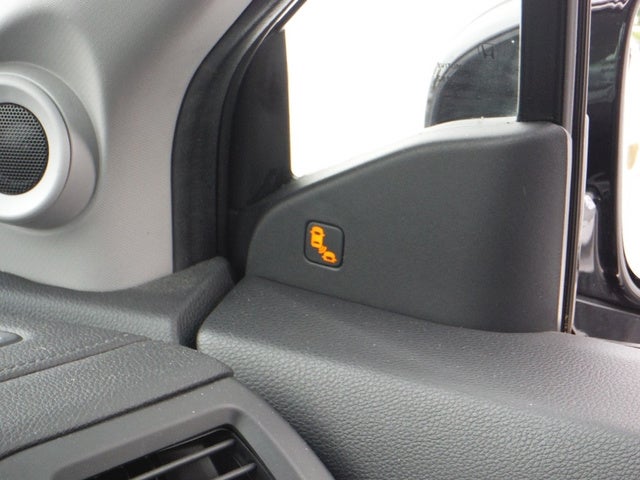 2019 Honda Pilot Touring w/Rear Captain's Chairs