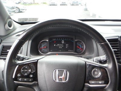 2019 Honda Pilot Touring w/Rear Captain's Chairs
