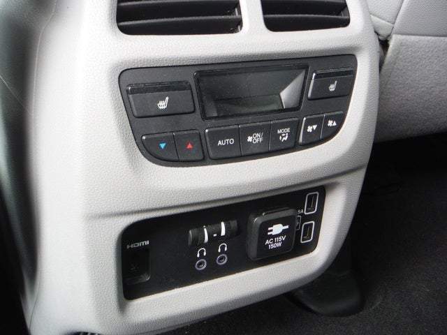 2019 Honda Pilot Touring w/Rear Captain's Chairs