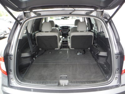 2019 Honda Pilot Touring w/Rear Captain's Chairs