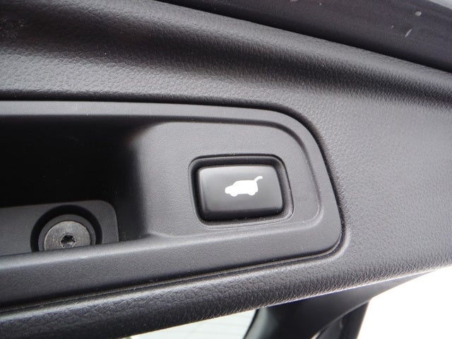2019 Honda Pilot Touring w/Rear Captain's Chairs