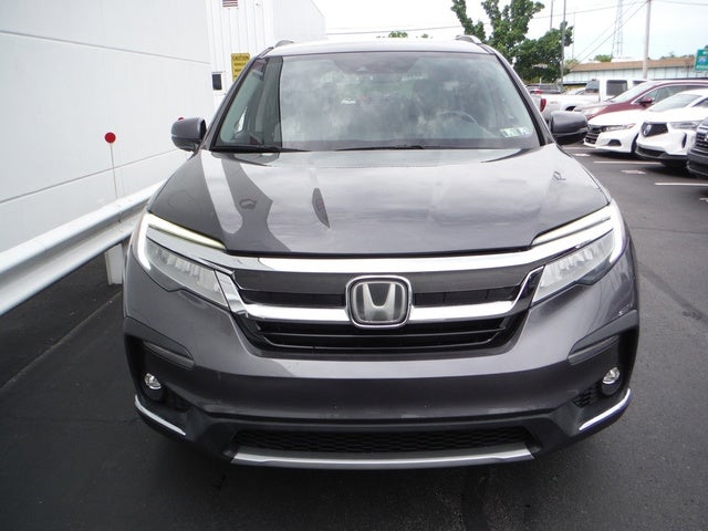 2019 Honda Pilot Touring w/Rear Captain's Chairs