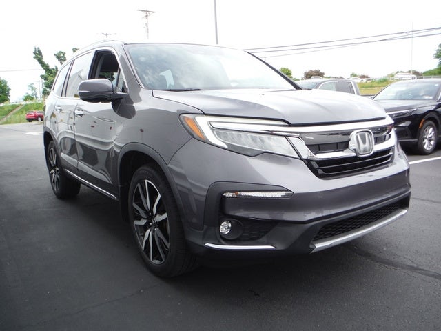2019 Honda Pilot Touring w/Rear Captain's Chairs
