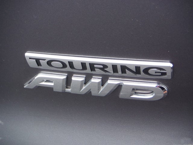 2019 Honda Pilot Touring w/Rear Captain's Chairs