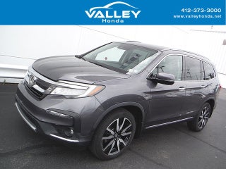 2019 Honda Pilot Touring w/Rear Captain's Chairs